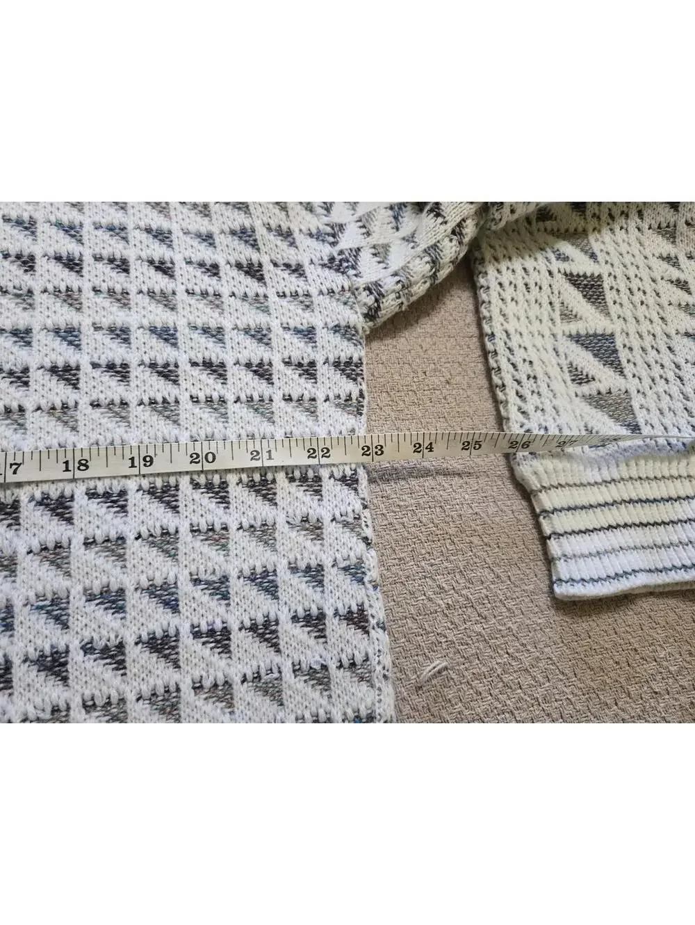 Lavane Sweater L | Geometric Textured Knit Pullover - Picture 6 of 7